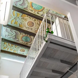  Apartamento Charming Frescoed Loft
